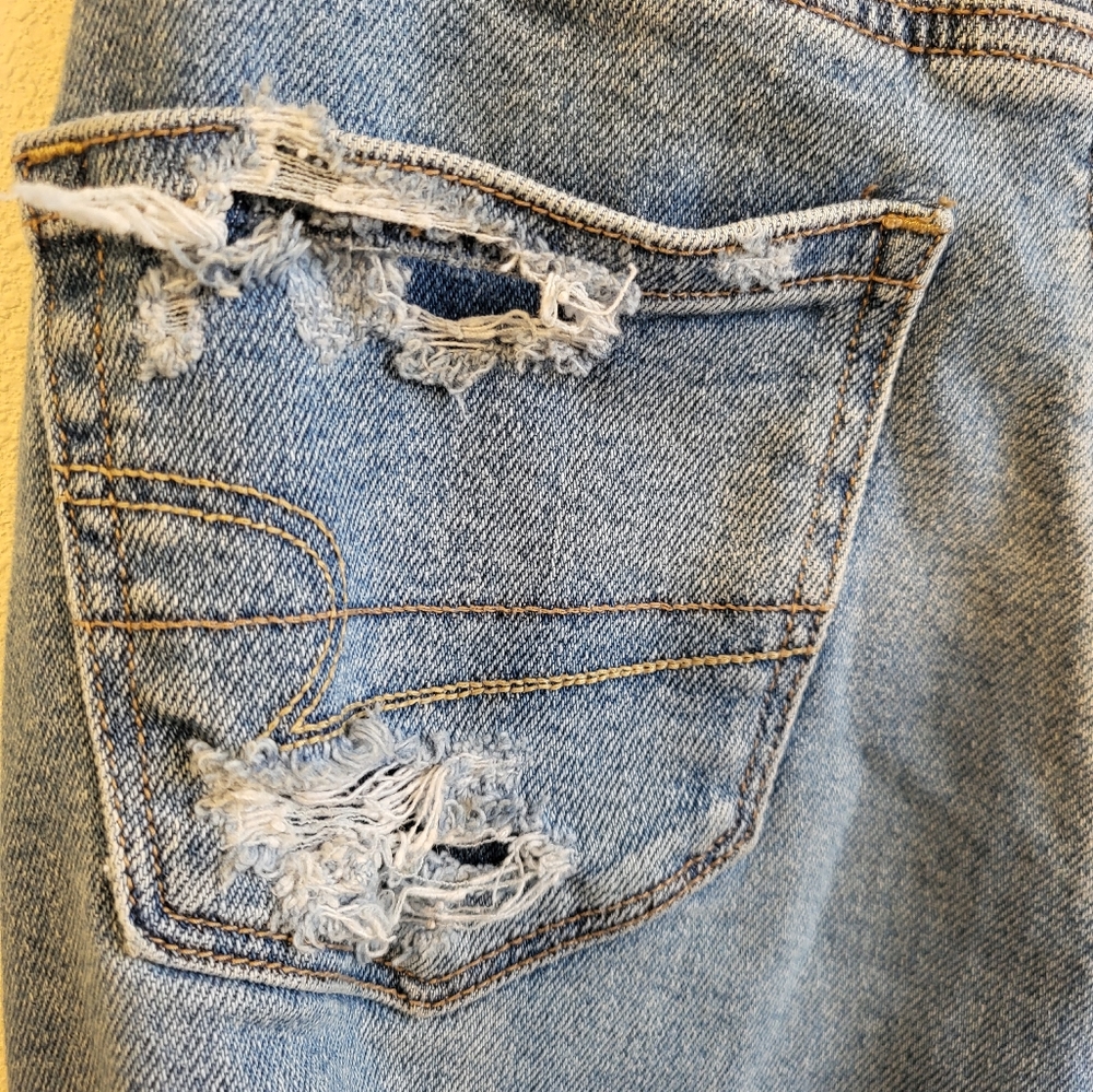 American Eagle Outfitters Women's Stretch Distressed Blue Jeans. Size 00 - Picture 13 of 15